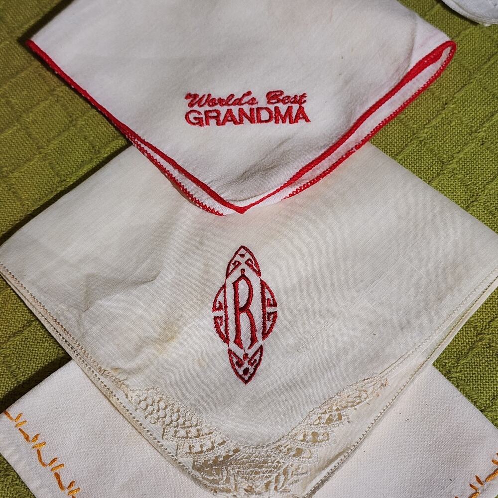 Lot Of 10 Vtg Linen Cotton Hankies Embroidered Lace Edges Gramdma Pocket Scarf - Picture 4 of 6